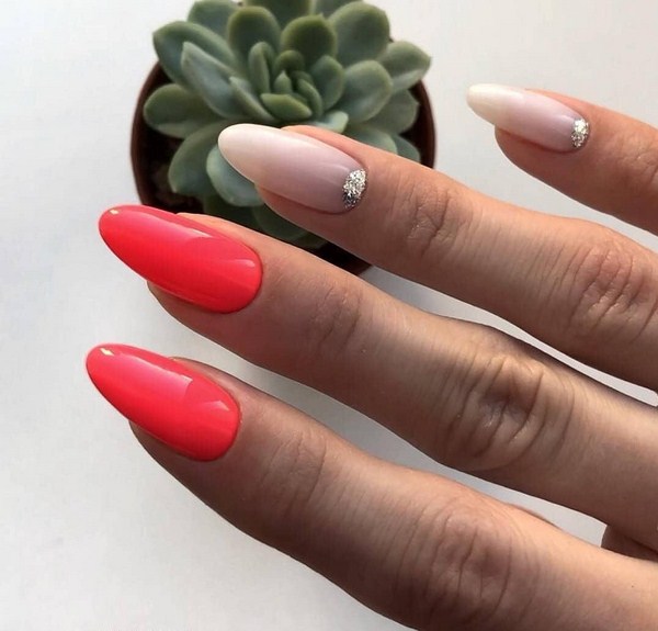 Manicure yang indah untuk kuku berbentuk almond 2024-2025: foto