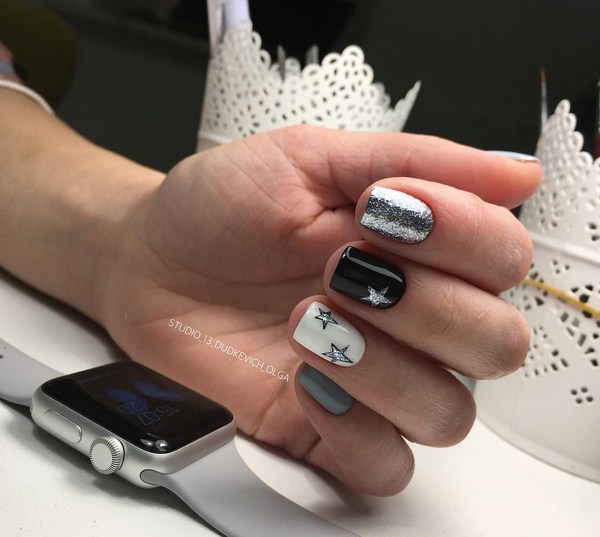 Manicure Tahun Baru Brilian 2024: contoh foto