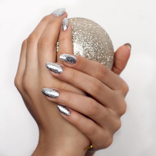 Manicure Tahun Baru Brilian 2024: contoh foto