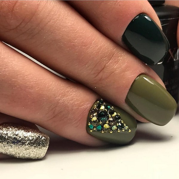 Manicure Tahun Baru Brilian 2024: contoh foto