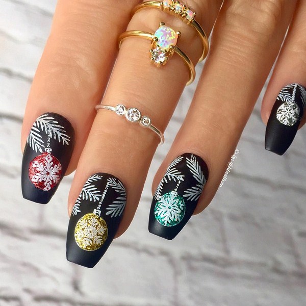 Manicure Tahun Baru Brilian 2024: contoh foto