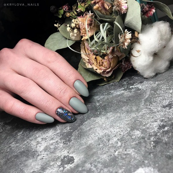 Manicure Tahun Baru Brilian 2024: contoh foto