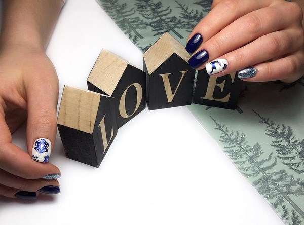 Manicure Tahun Baru Brilian 2024: contoh foto