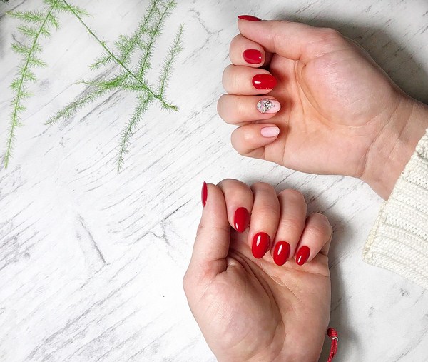 Manicure Tahun Baru Brilian 2024: contoh foto