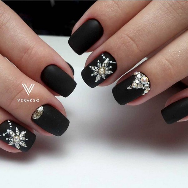 Manicure Tahun Baru Brilian 2024: contoh foto