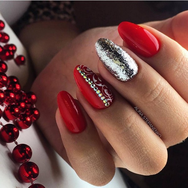 Manicure Tahun Baru Brilian 2024: contoh foto