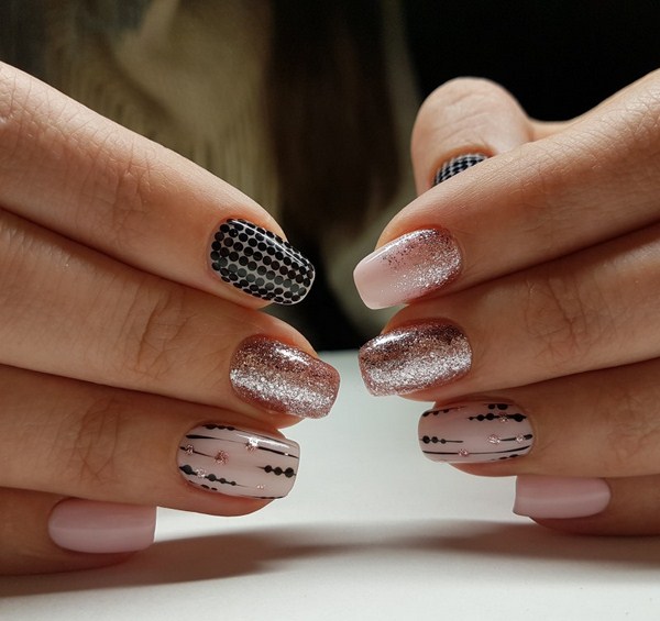 Manicure Tahun Baru Brilian 2024: contoh foto