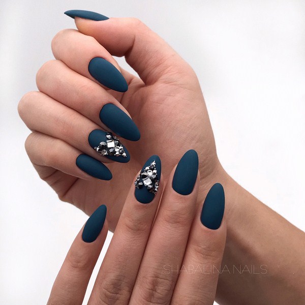 Manicure Tahun Baru Brilian 2024: contoh foto