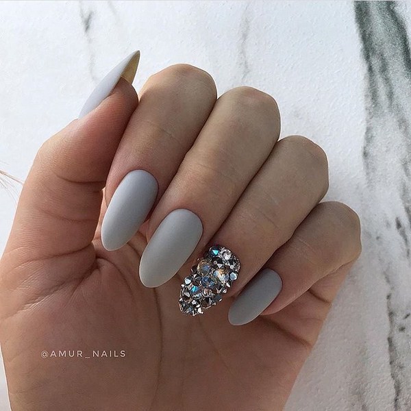 Reka bentuk kuku bergemerlapan perhiasan 2024-2025: manicure yang paling bergaya dalam foto