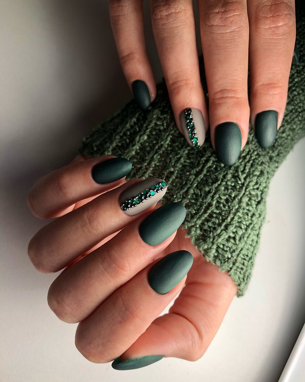Reka bentuk kuku bergemerlapan perhiasan 2024-2025: manicure yang paling bergaya dalam foto