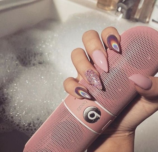 Reka bentuk kuku bergemerlapan perhiasan 2024-2025: manicure yang paling bergaya dalam foto