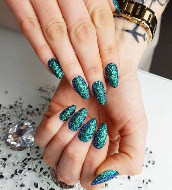 Reka bentuk kuku bergemerlapan perhiasan 2024-2025: manicure yang paling bergaya dalam foto