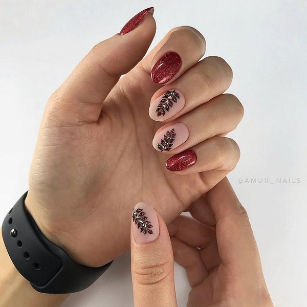 Manicure paling bergaya dengan rhinestones: idea hebat dan gambar berwarna musim 2024-2025
