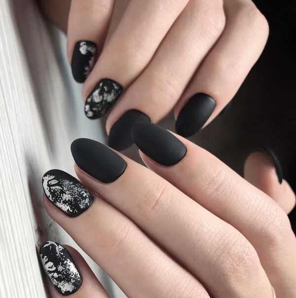 Manicure gelap bergaya 2024-2025 - trend terbaik dalam foto