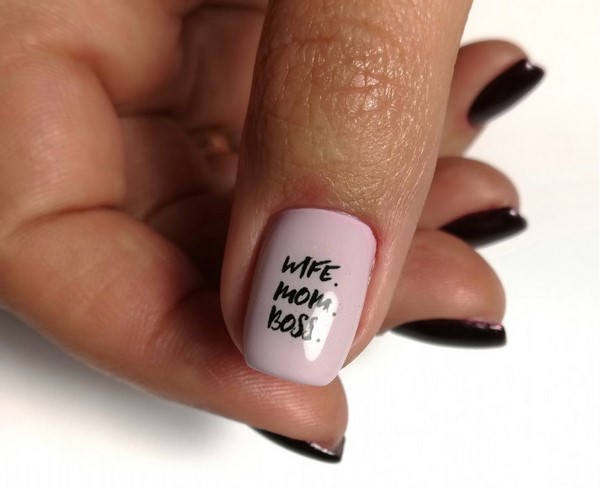 Manicure gelap bergaya 2024-2025 - trend terbaik dalam foto