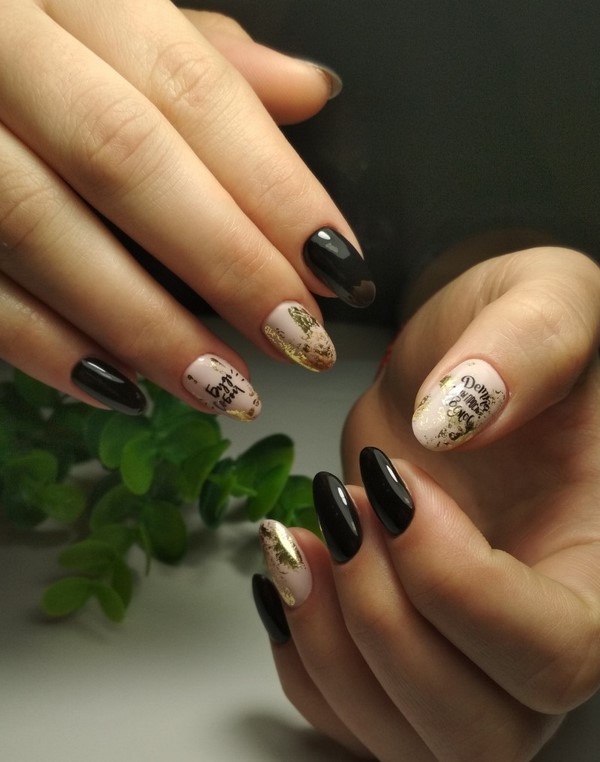 Manicure gelap bergaya 2024-2025 - trend terbaik dalam foto