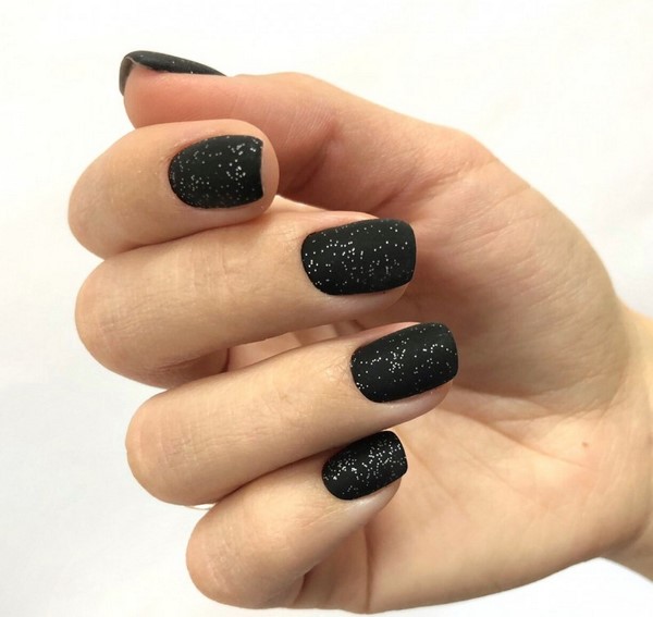 Manicure gelap bergaya 2024-2025 - trend terbaik dalam foto