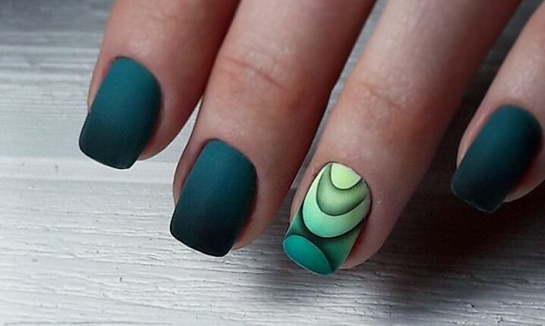 Manicure gelap bergaya 2024-2025 - trend terbaik dalam foto