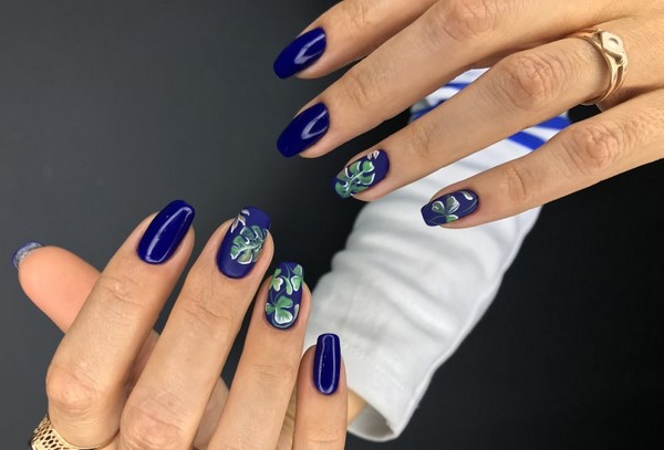 Manicure gelap bergaya 2024-2025 - trend terbaik dalam foto