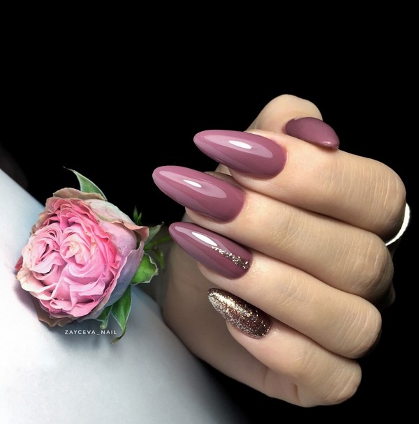 Manicure gelap bergaya 2024-2025 - trend terbaik dalam foto