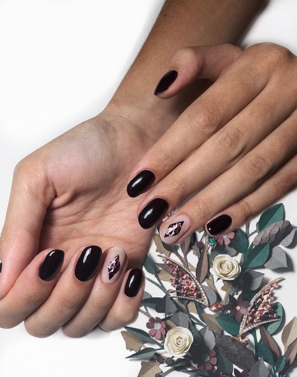 Manicure gelap bergaya 2024-2025 - trend terbaik dalam foto