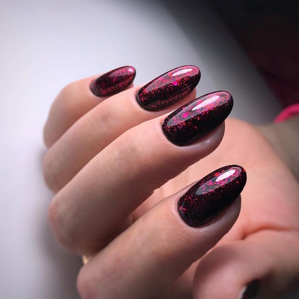 Manicure gelap bergaya 2024-2025 - trend terbaik dalam foto
