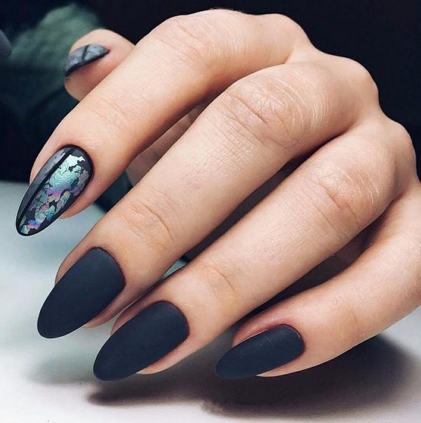 Manicure gelap bergaya 2024-2025 - trend terbaik dalam foto
