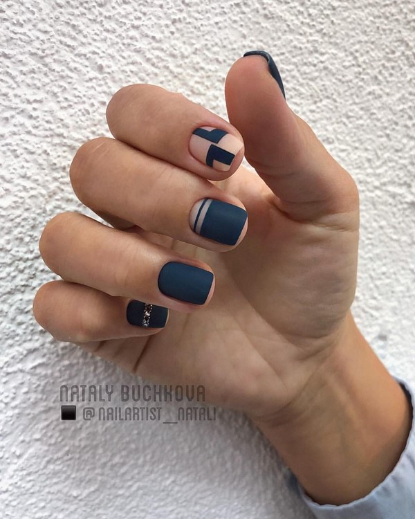 Manicure gelap bergaya 2024-2025 - trend terbaik dalam foto
