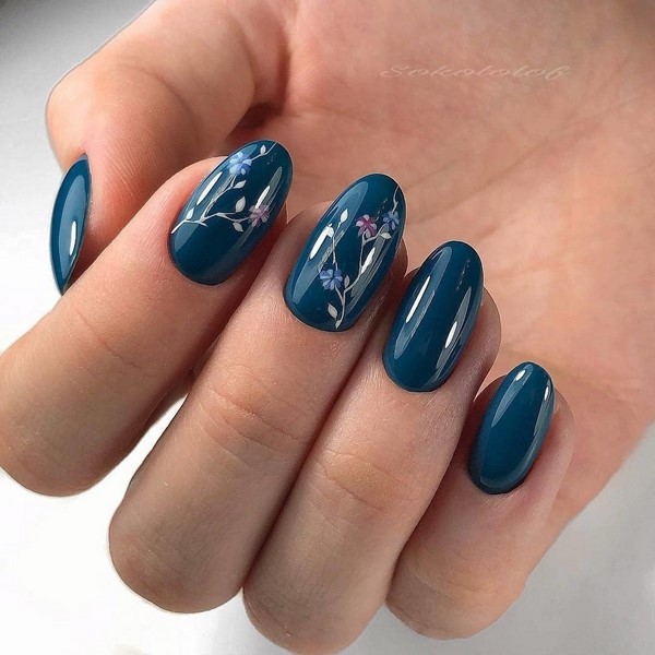 Manicure gelap bergaya 2024-2025 - trend terbaik dalam foto