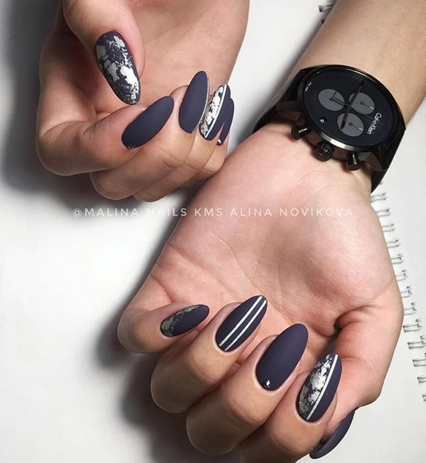 Manicure gelap bergaya 2024-2025 - trend terbaik dalam foto