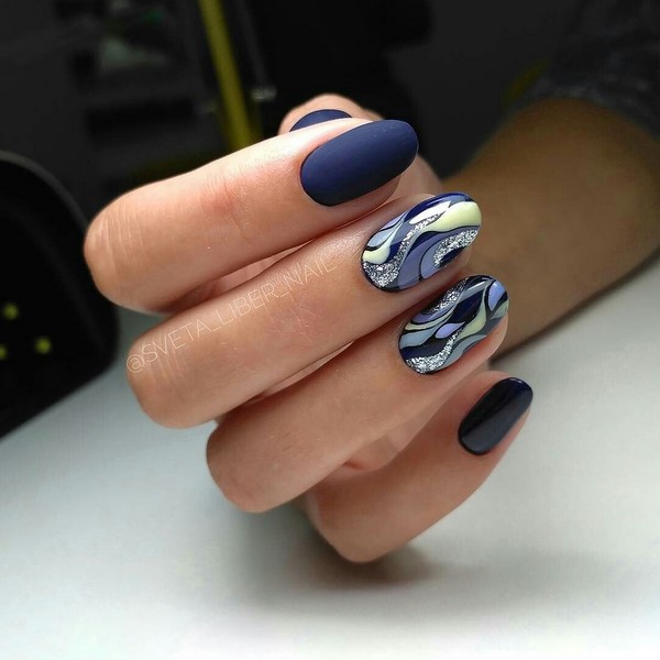 Manicure gelap bergaya 2024-2025 - trend terbaik dalam foto