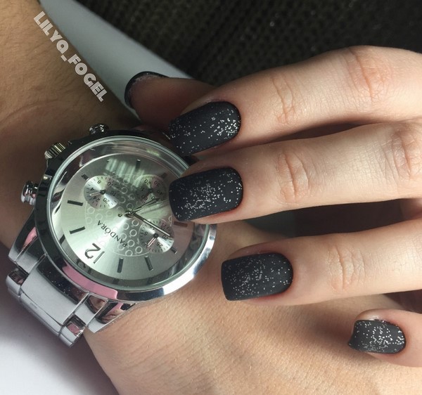 Manicure gelap bergaya 2024-2025 - trend terbaik dalam foto
