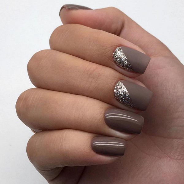 Manicure gelap bergaya 2024-2025 - trend terbaik dalam foto