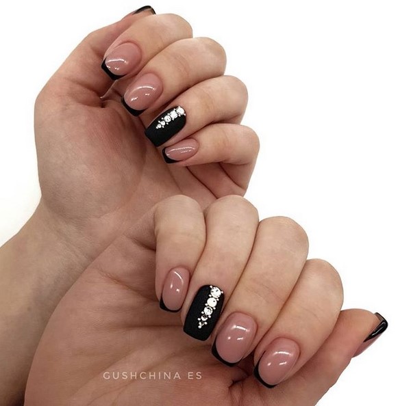 Manicure gelap bergaya 2024-2025 - trend terbaik dalam foto