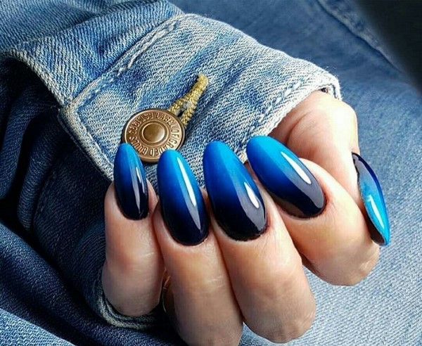 Manicure gelap bergaya 2024-2025 - trend terbaik dalam foto