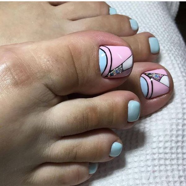Reka bentuk pedicure musim panas 2024: trend terkini dalam foto