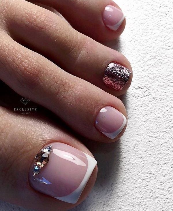 Reka bentuk pedicure musim panas 2024: trend terkini dalam foto