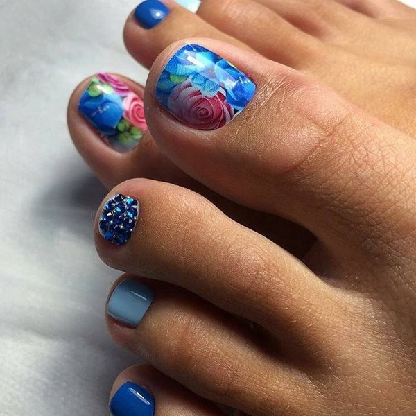 Reka bentuk pedicure musim panas 2024: trend terkini dalam foto