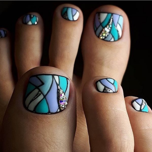 Reka bentuk pedicure musim panas 2024: trend terkini dalam foto