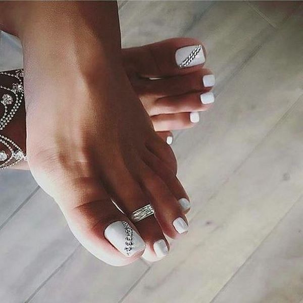 Reka bentuk pedicure musim panas 2024: trend terkini dalam foto