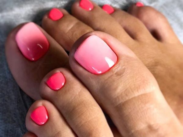 Reka bentuk pedicure musim panas 2024: trend terkini dalam foto