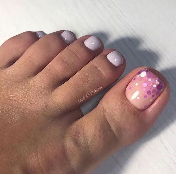 Reka bentuk pedicure musim panas 2024: trend terkini dalam foto
