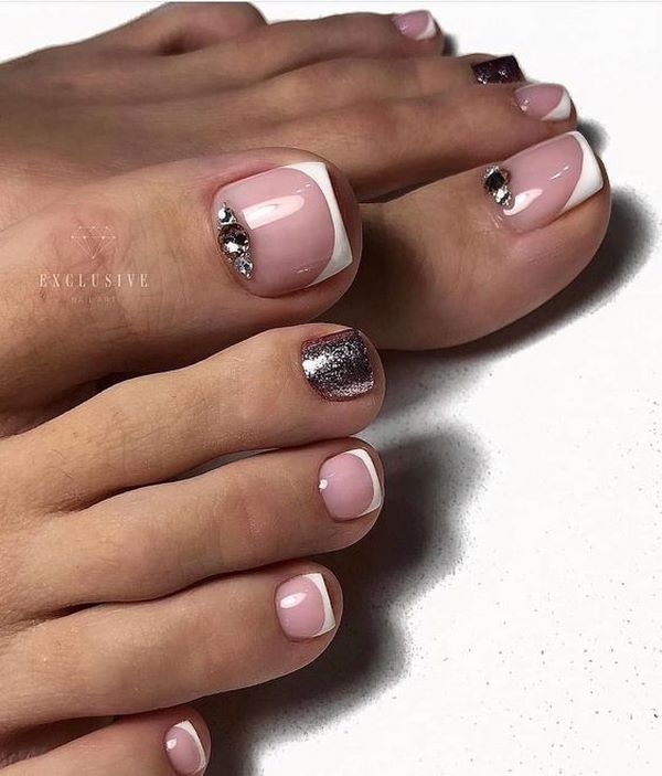 Reka bentuk pedicure musim panas 2024: trend terkini dalam foto