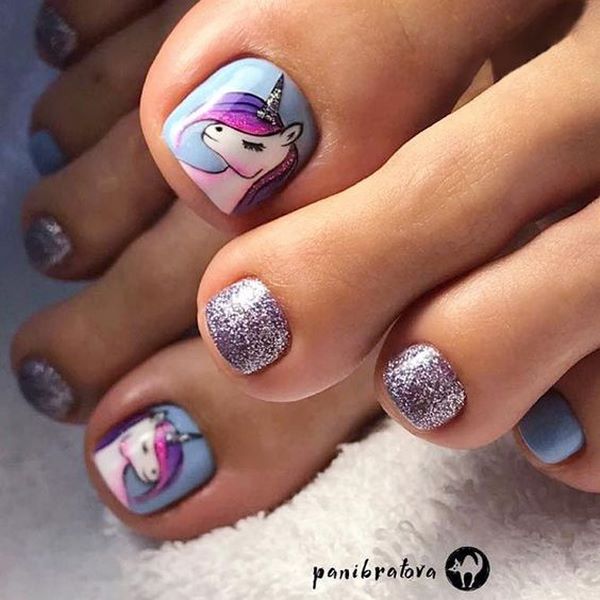 Reka bentuk pedicure musim panas 2024: trend terkini dalam foto