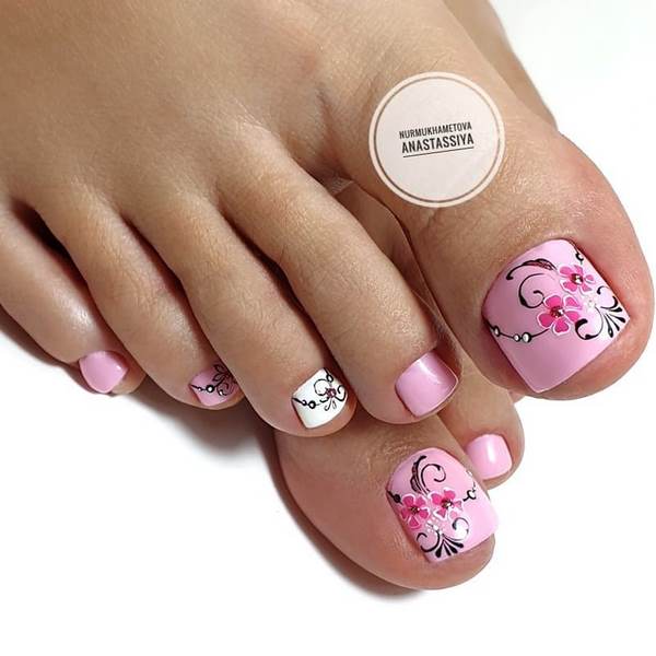 Reka bentuk pedicure musim panas 2024: trend terkini dalam foto