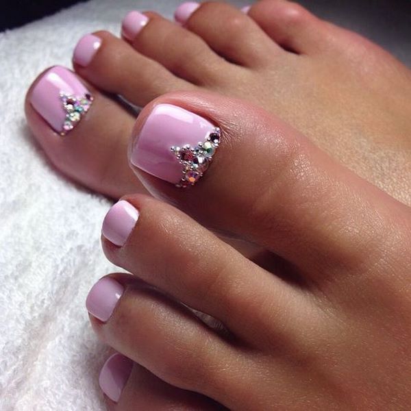 Reka bentuk pedicure musim panas 2024: trend terkini dalam foto