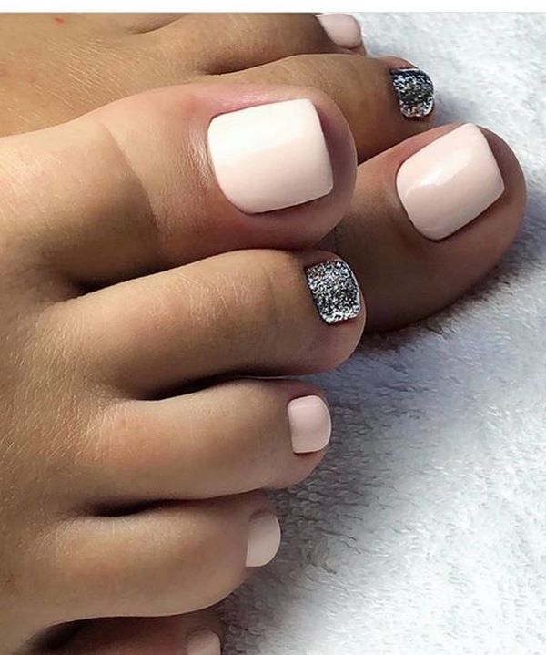 Reka bentuk pedicure musim panas 2024: trend terkini dalam foto