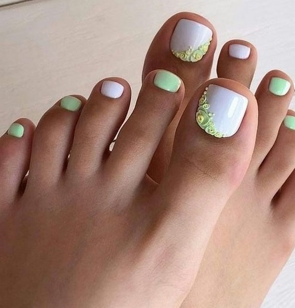Reka bentuk pedicure musim panas 2024: trend terkini dalam foto