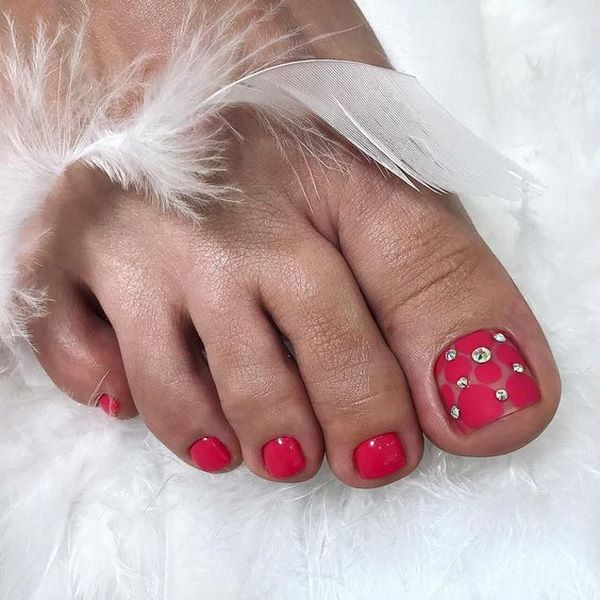 Reka bentuk pedicure musim panas 2024: trend terkini dalam foto