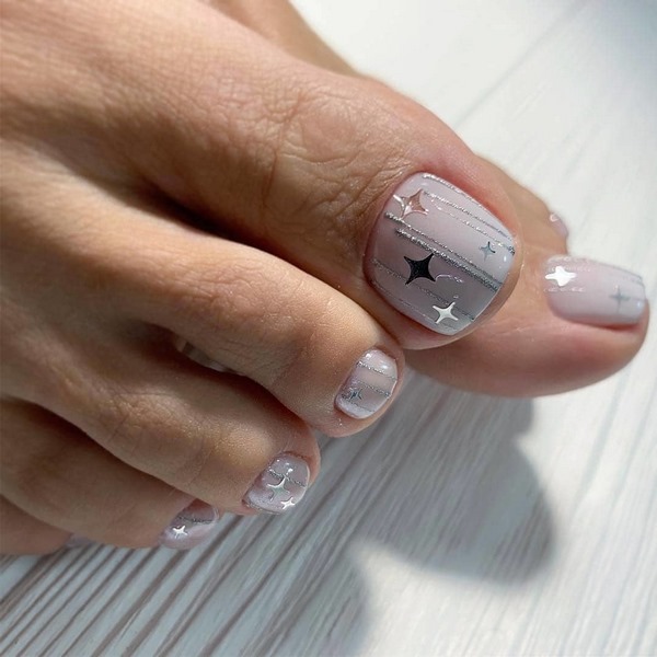 Reka bentuk pedicure musim panas 2024: trend terkini dalam foto